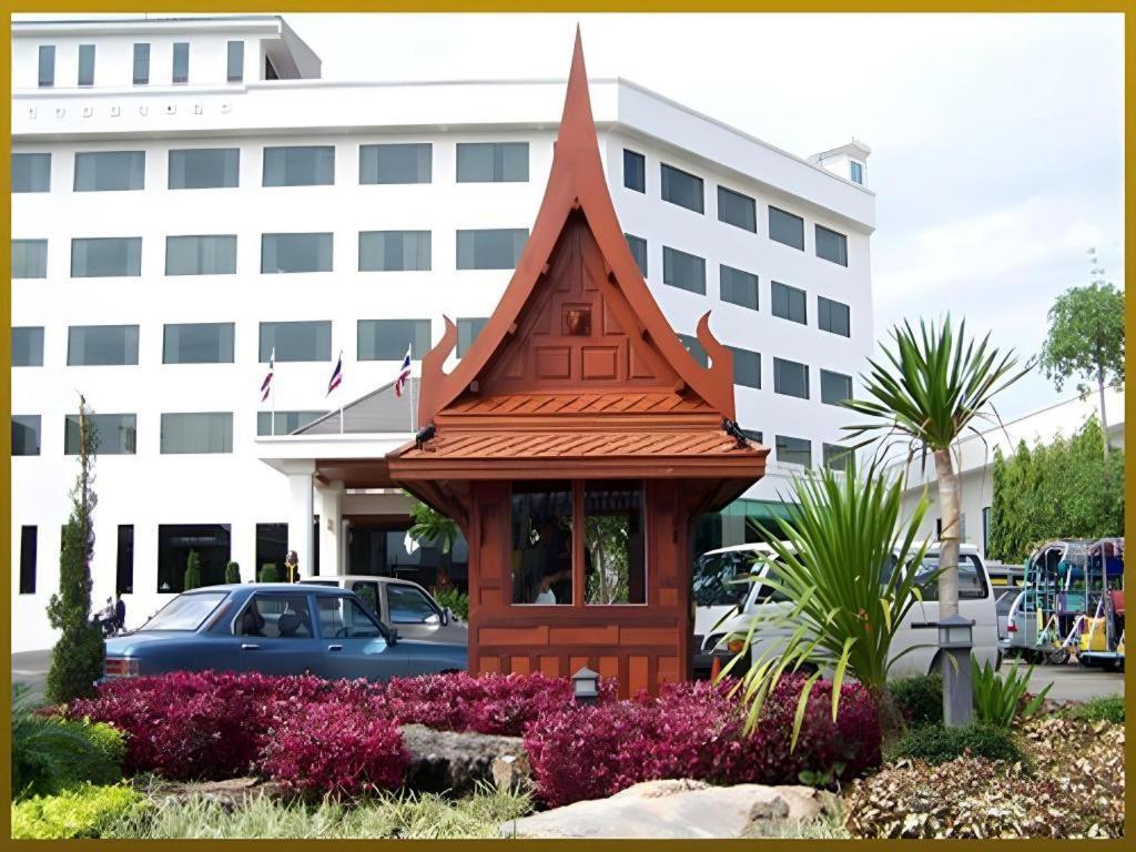Sri U-Thong Grand Hotel Suphan Buri Exterior photo