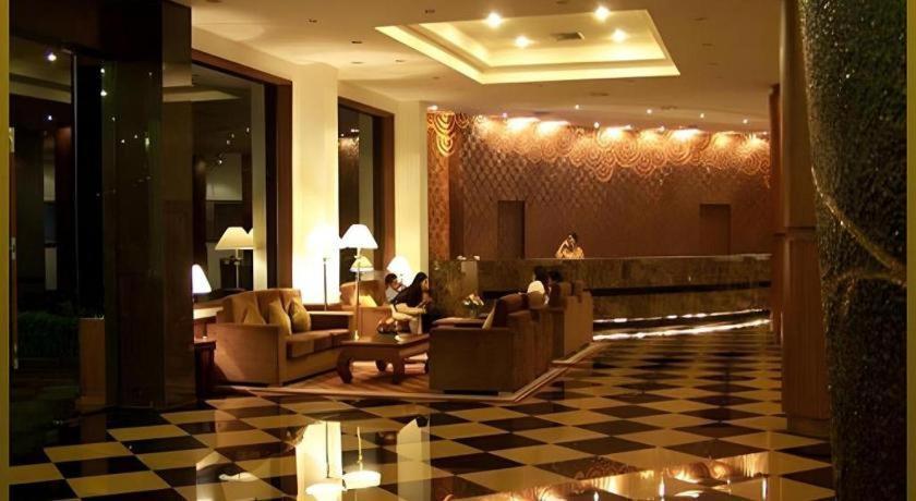 Sri U-Thong Grand Hotel Suphan Buri Exterior photo