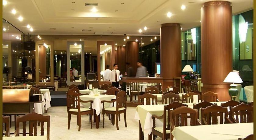 Sri U-Thong Grand Hotel Suphan Buri Exterior photo