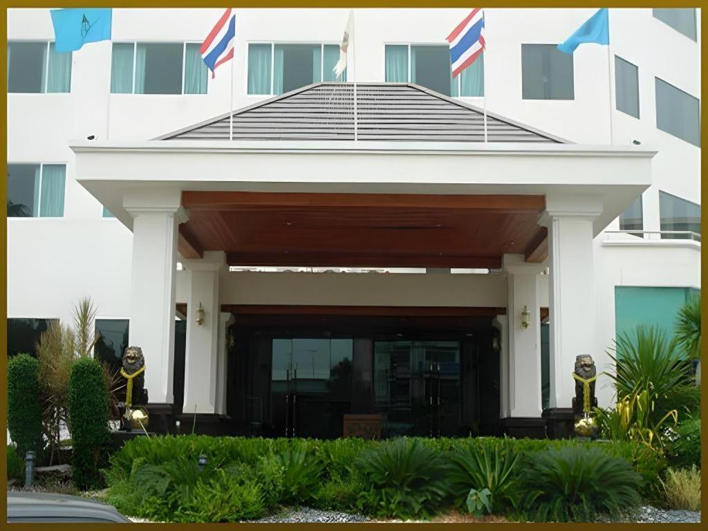Sri U-Thong Grand Hotel Suphan Buri Exterior photo